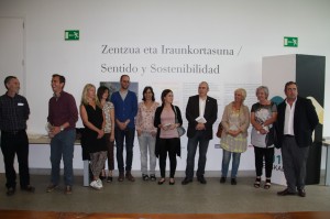 Kultura sailburuordea, eskualdeko zenbait alkate eta parte hartu duten artistetako batzuk gaurko inaugurazioan