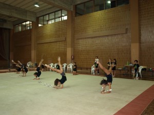 Gimnasia erritmikoko zenbait ikasle artxiboko irudian