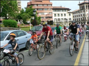 Bidegorria eskatzeko bizikletaldia, Gernika-Lumon