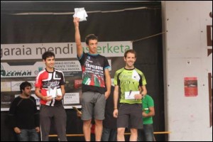 Imanol Goñi garaipena ospatzen
