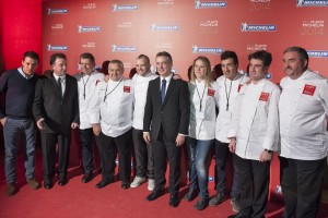 Sukaldariak Urkullurekin, atzoko ekitaldian. Eskuinean dago Javier Gartzia