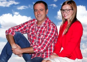 Iker Galartza eta Aitziber Garmendia, 'Ondoko hilobiko tipoa' antzezlana iragartzeko karteleko irudian