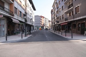 San Bartolome kalea; bihar arte zarratuta mantenduko dute errail bat