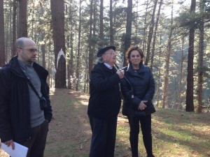 Erdian, Agustin Ibarrola; eskuinean, Miren Josune Ariztondo