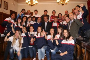 Gernika Bizkaiako neskak, udaletxean