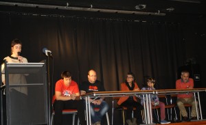 Lore Barrena bigarren mailako irabazlea bere bertsoa abesten