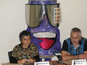 Kalinpanen egitarauaren aurkezpenean, Maite Alvarez eta Josu Unanue