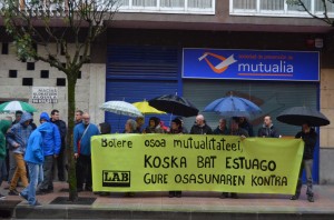 Mutualitateen legea salatzeko, protesta egin du LABek