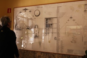 Emakume bat Kellyren lana begiratzen