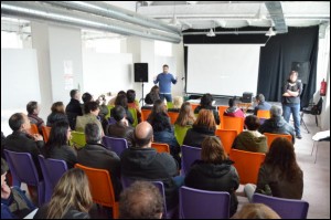 Jokin Melida Gipuzkoako Gazteria zuzendaria eta Astra Koordinadorako kide bat azalpenak ematen