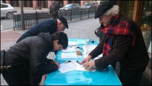 Bermeo Bizirik taldeko kideek saihesbidearen proiektuan herrirainoko sarbidea bildu dezaten eskatu dute behin baino gehiagotan