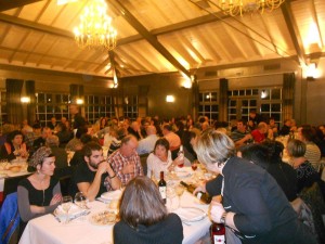 Ibilaldia Elkarteak iazko abenduan antolatutako bertso afaria. Arkaitz EStiballes eta Maialen Lujanbio izan ziren orduko hartan bertsotan