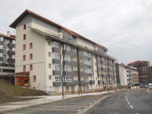 ERAIKIN_POLEMIKOA