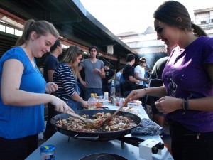 Kuadrillak, plazan, 'paellie' egiten