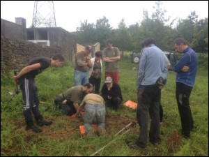 Aranzadikoak Muxikan, indusketak egiten