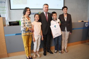 Urretxindorra herri-eskolako oordezkariak Urkullu lehendakariagaz