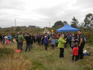 Parte hartzaileak txistorra jaten