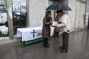 Bermeoko Minbiziaren Aurkako Elkartekoak informazioa ematen, Lameran