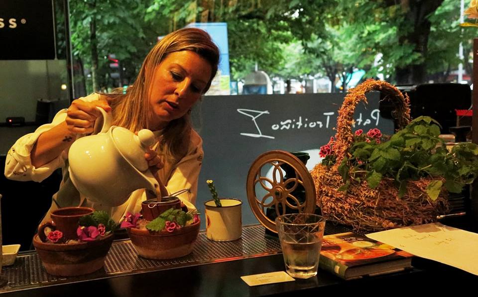 Noelia Serna Get on Top koktela prestatzen