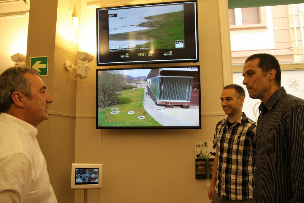 Gernika-Lumoko Tursimo Bulegoaren eta Urdaibai Bird Centerren arteko akordioa