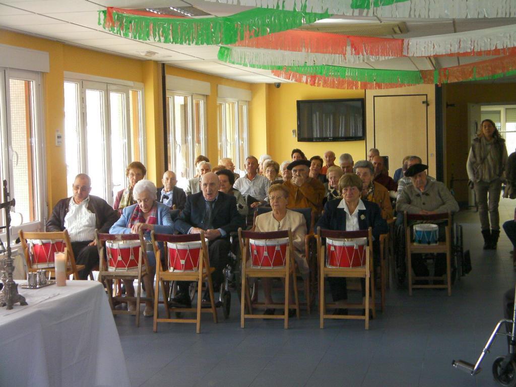 Nagusien eguna udal zaharren egoitzan