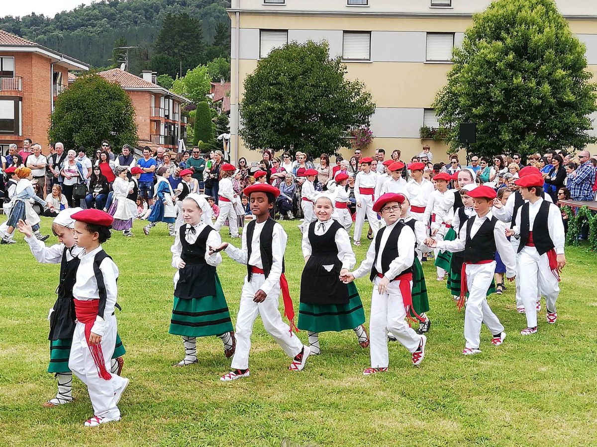 Busturialdeko dantzari txikien eguna forun