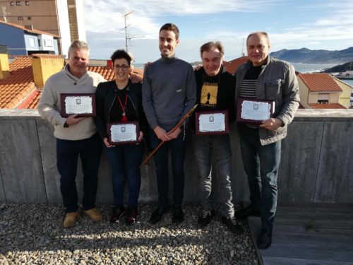 Bermeoko auzo alkateak makilak hartzen