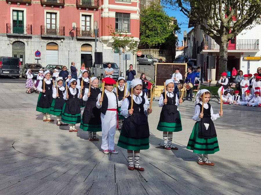 Umeen Dantza elkartrukea Bermeo