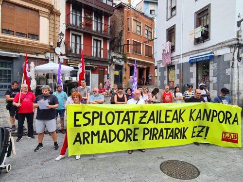 LAB sindikatuaren elkarretaratzea Beti Euskal Herria ontziaren jokaera salatzeko