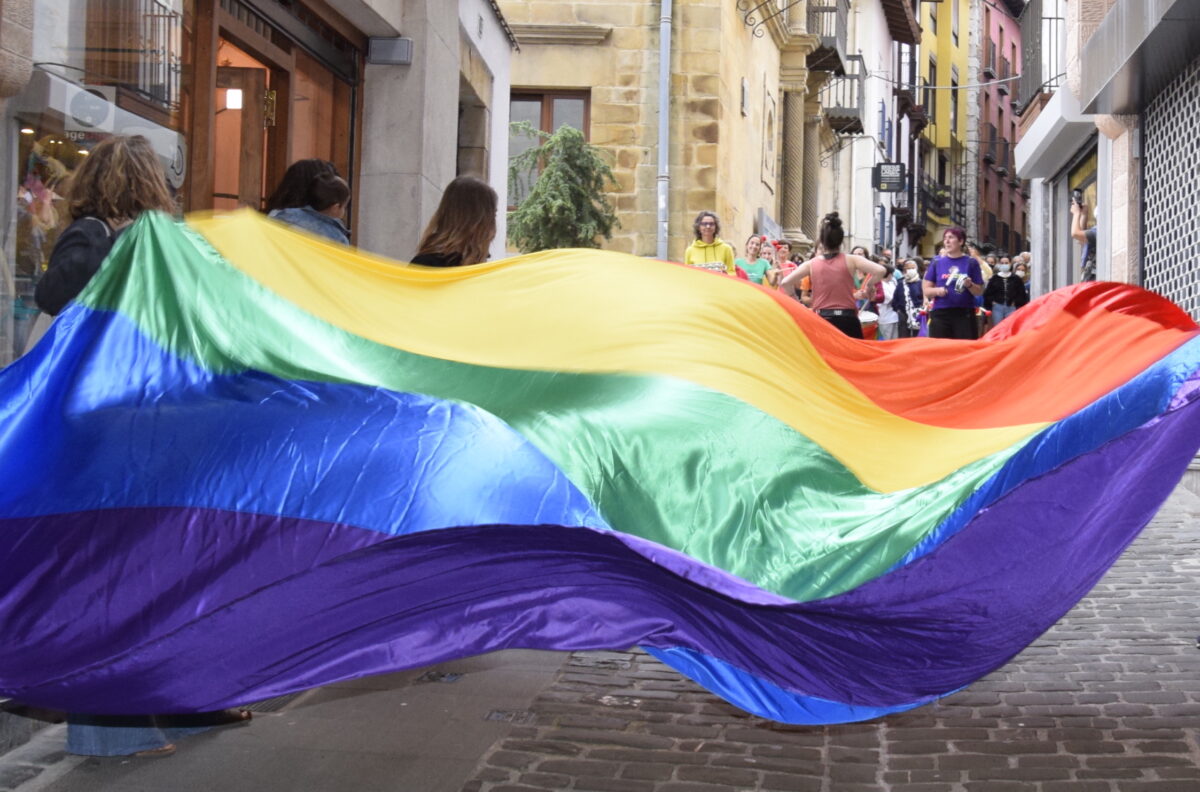 Harrotasunaren bandera kaleetatik