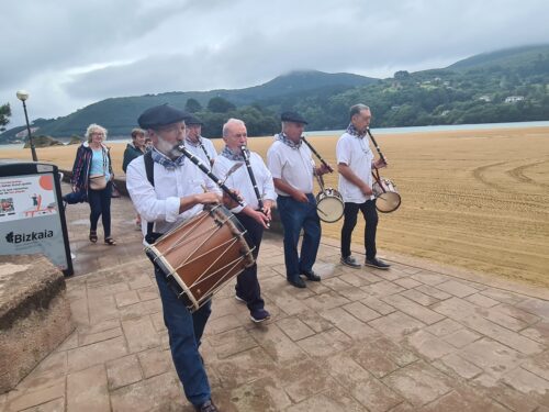 San Antonio Eguna Abiñan, Busturiko txistularien kalejira