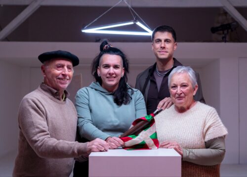 Erramun Martikorena, Ane Elordi, Pello Reparaz eta Maixux Zugarramurdi 24. Korrikaren 'Xiberutikan Mendebaldera' kantuaren aurkezpenean.