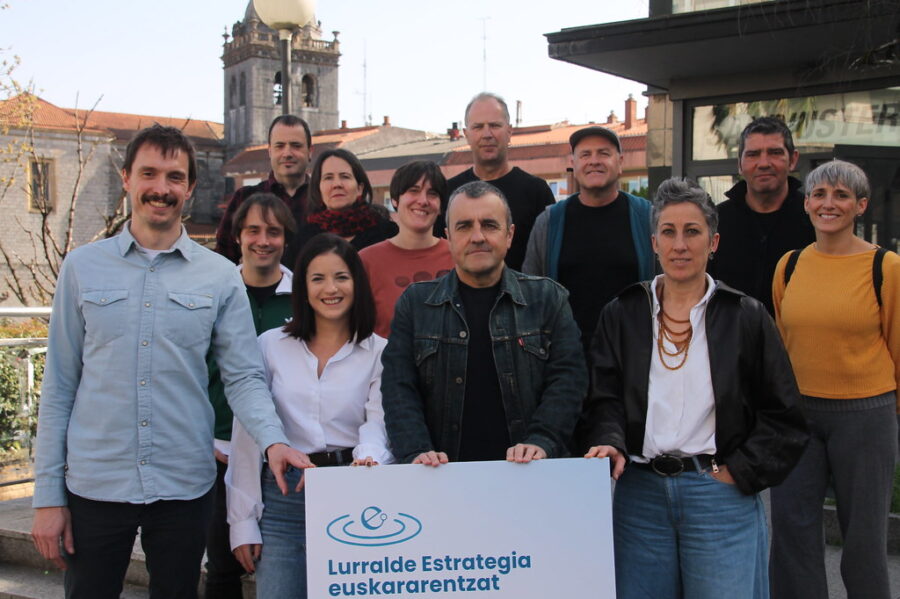 UEMAren zuzendaritza batzordea osatzen duten alkate eta zinegotziak.