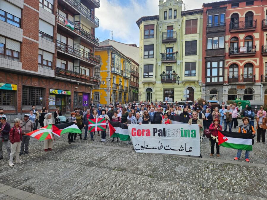 Israelgo armadak Global Sumud Flotillaren aurka egindako erasoa salatzeko elkarretaratzea Bermeon.