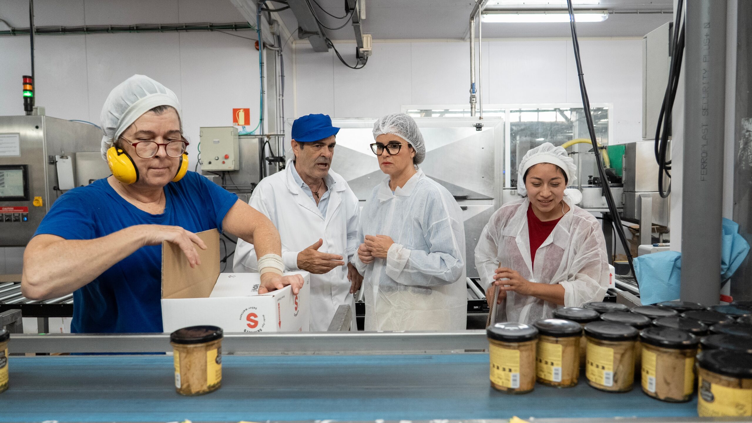 Bizkaiko ahaldun nagusiak atun industria bertatik bertara ezagutu du